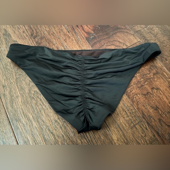 Bar III Sexy Bikini Bottoms Women's Size Medium Ruched Back Solid Black NWOT - Picture 4 of 6